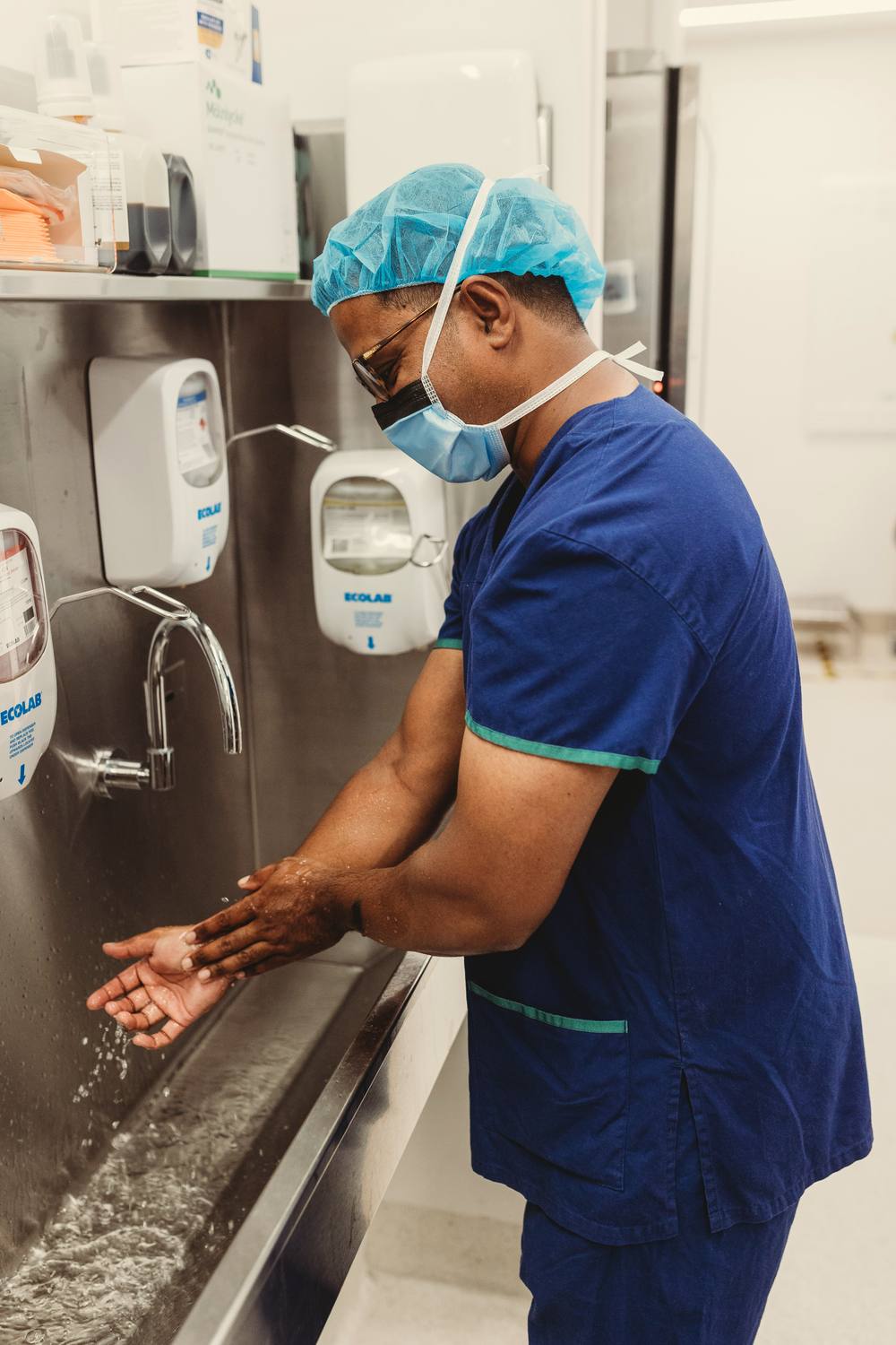 Dr Ravi Dissanayake scrubbing in before surgery